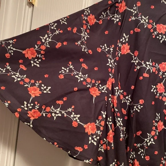 Brand New BloomChic Black Floral Dress…size 14-16 - Picture 3 of 6